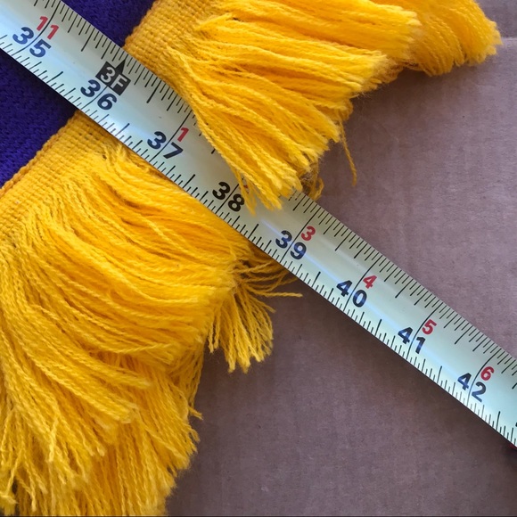 (2) LA Lakers scarves - Picture 3 of 4
